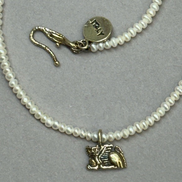 Pearl Necklace With Winged Lion Pendant. Made in Italy. From the Vatican Shop. - Picture 5 of 8